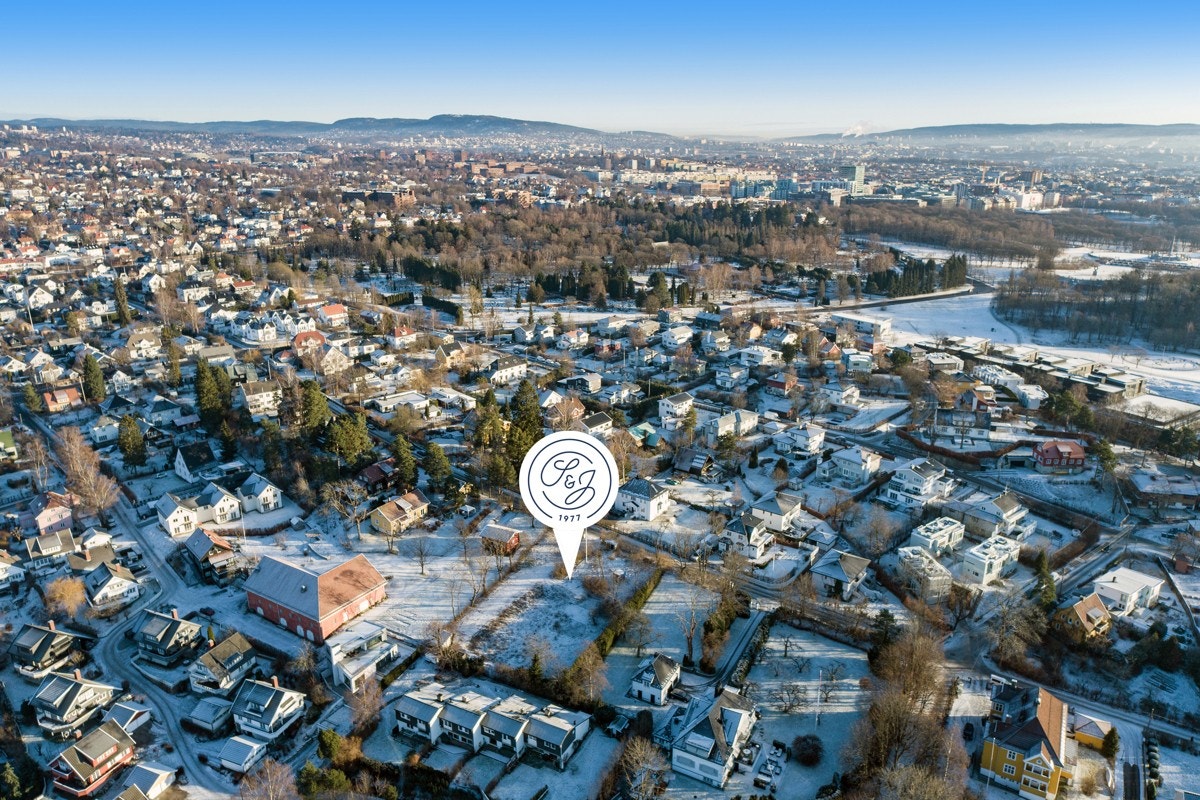 Trygg og kort vei til både skole og barnehage (flere barnehager i umiddelbar nærhet). Galleribilde