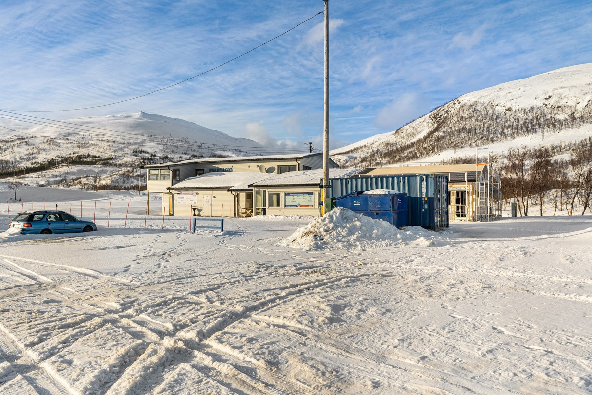I nærheten er det lysløype og turstier som passer for store og små!