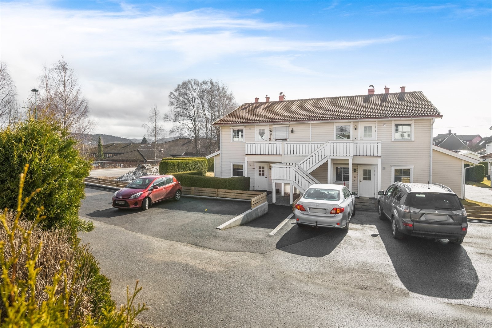 Attraktiv og barnevennlig beliggenhet på Nedre Kongerød på Klyve i Skien. 4-mannsboligen ligger like ved Klyve skole og er del av et frittstående borettslag. Fra leiligheten er det kort vei også til barnehage, GS senteret og andre forretninger m.m Galleribilde