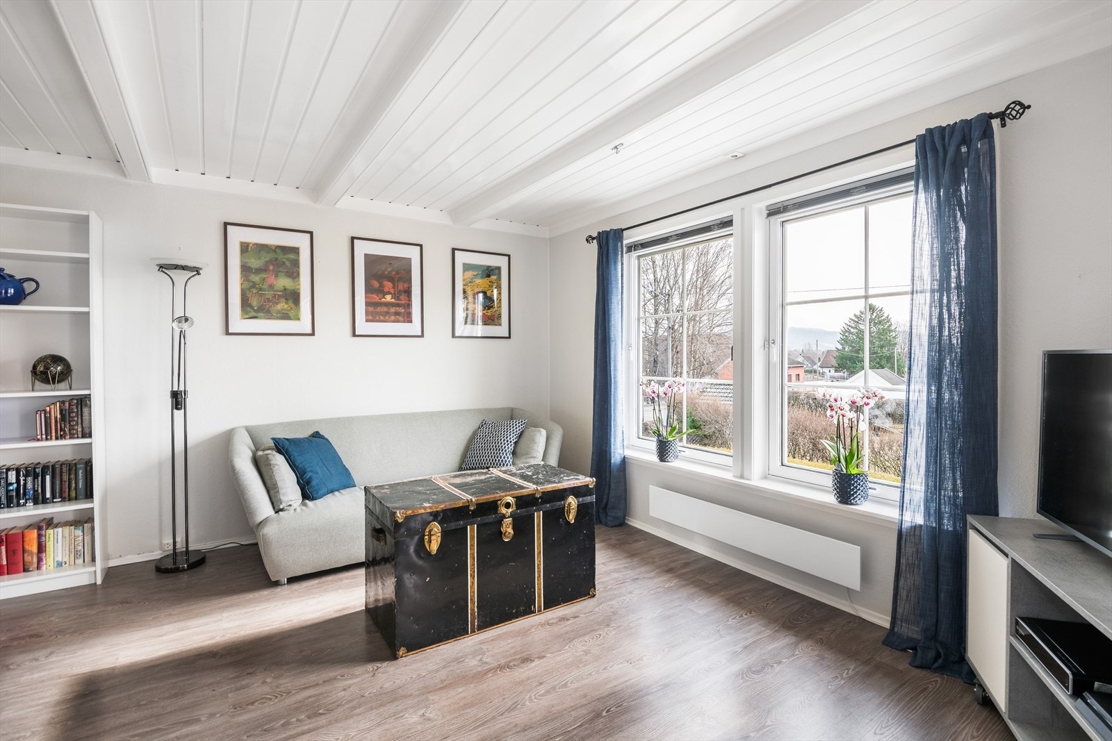 Vindusflatene slipper rikelig med naturlig lys inn Galleribilde