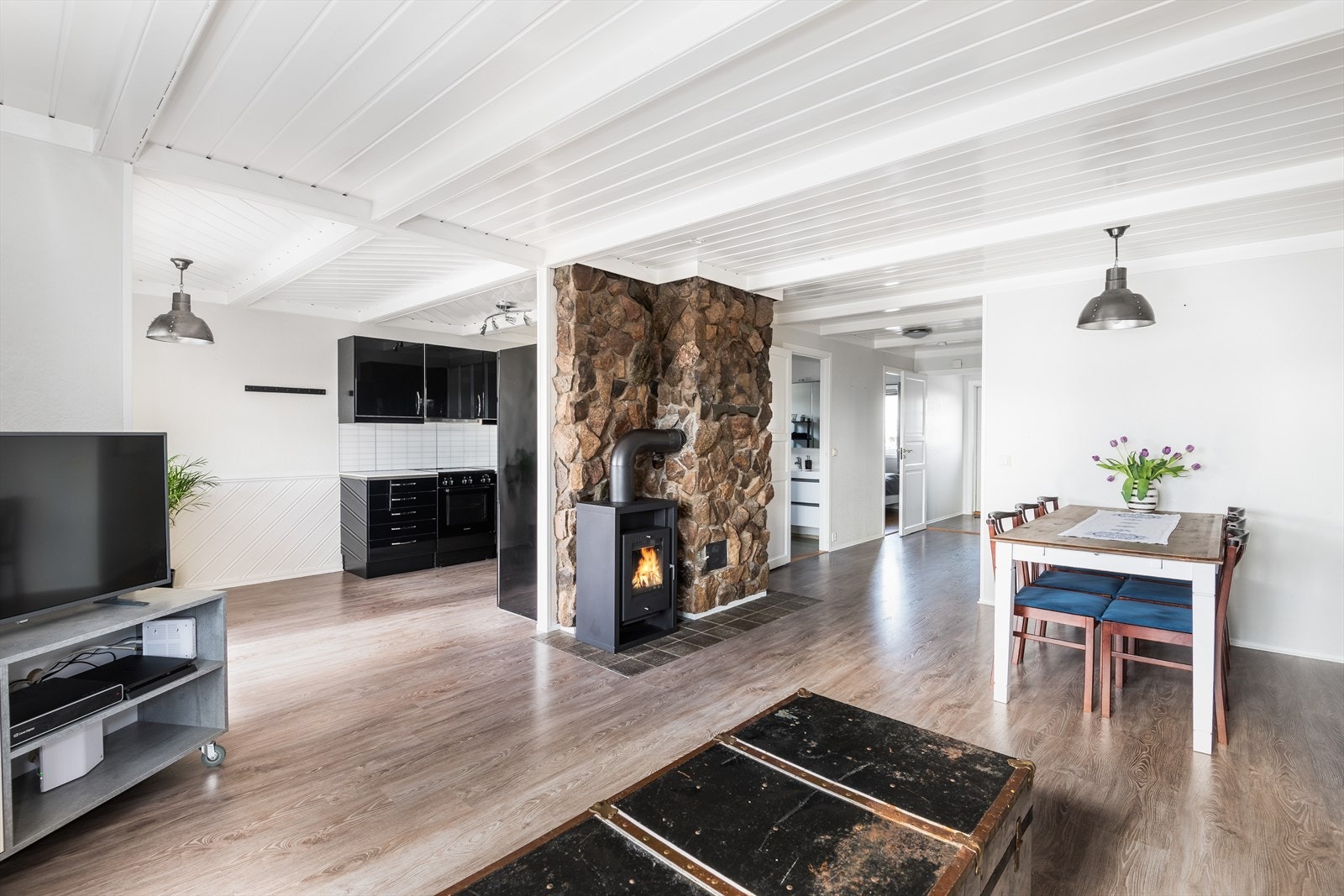 Stue har meget god plass til møblering Galleribilde