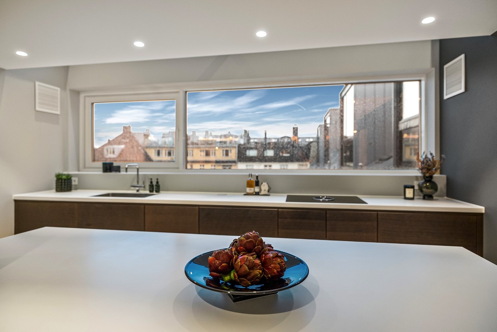 Moderne og tidsmessig kjøkken fra Drømmekjøkken med kjøkkenøy Galleribilde