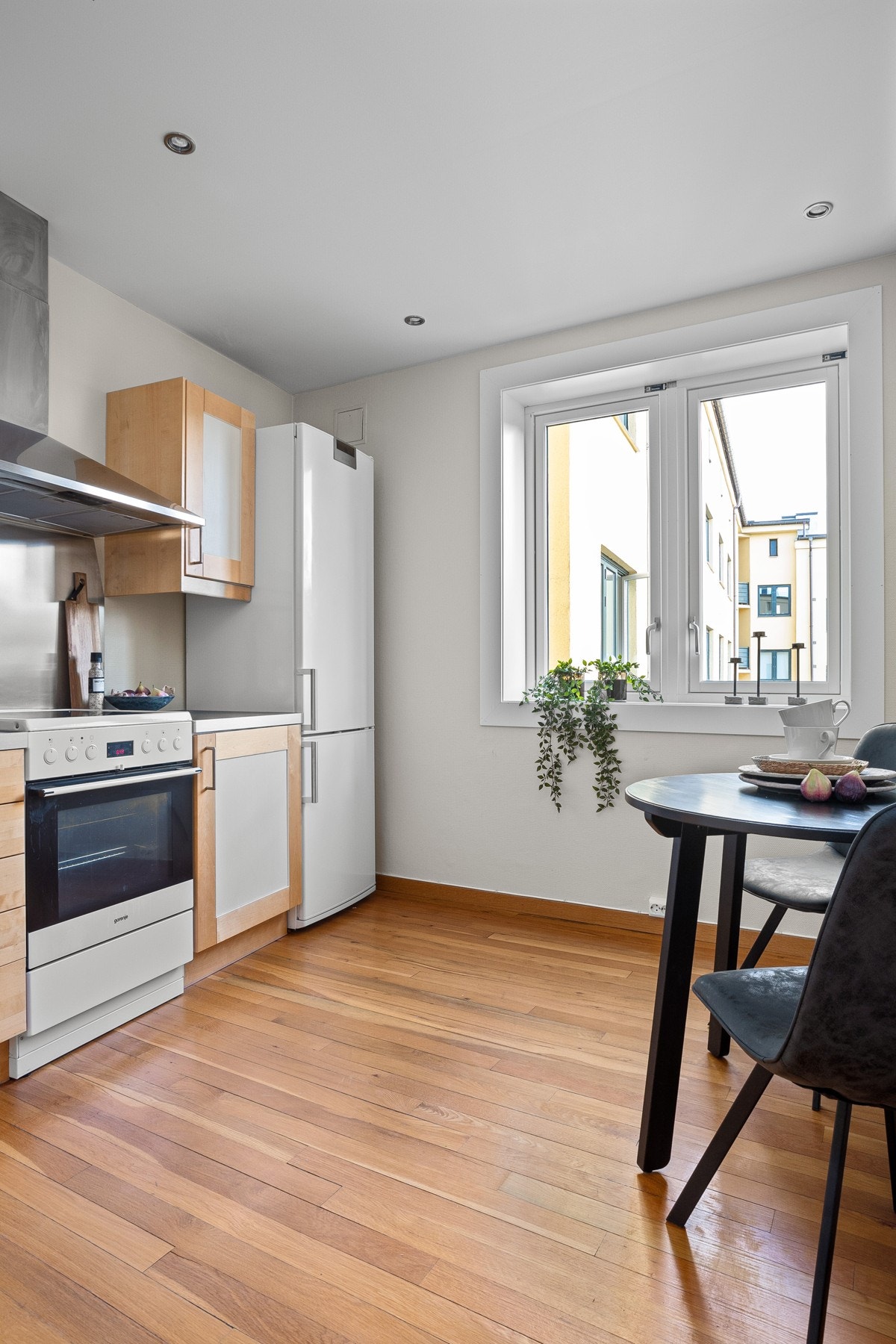 På kjøkkenet er det plass til en hyggelig spisekrok. Galleribilde