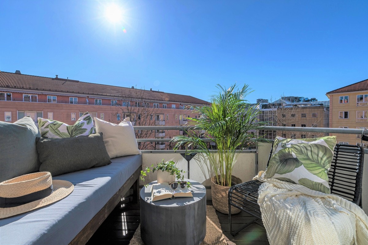 Balkongen er på ca. 3,4 m2 og har gode solforhold. Galleribilde