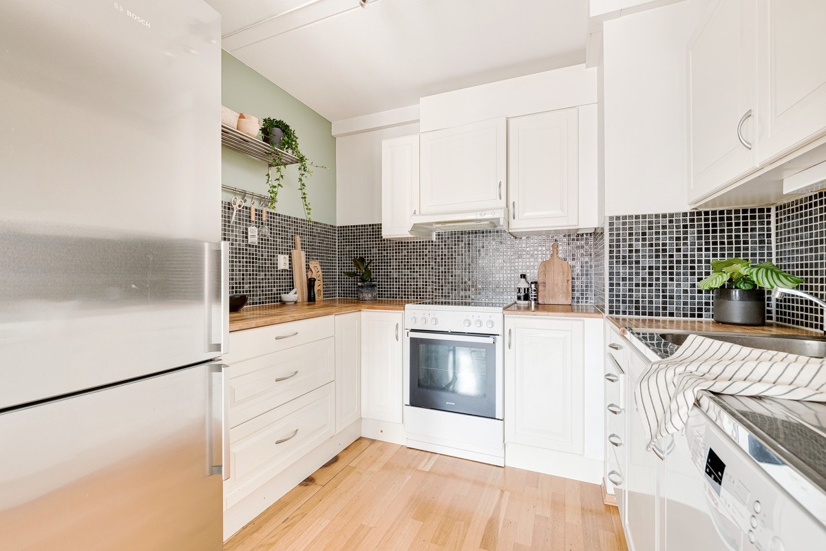 Godt med både skap- og benkeplass. Galleribilde