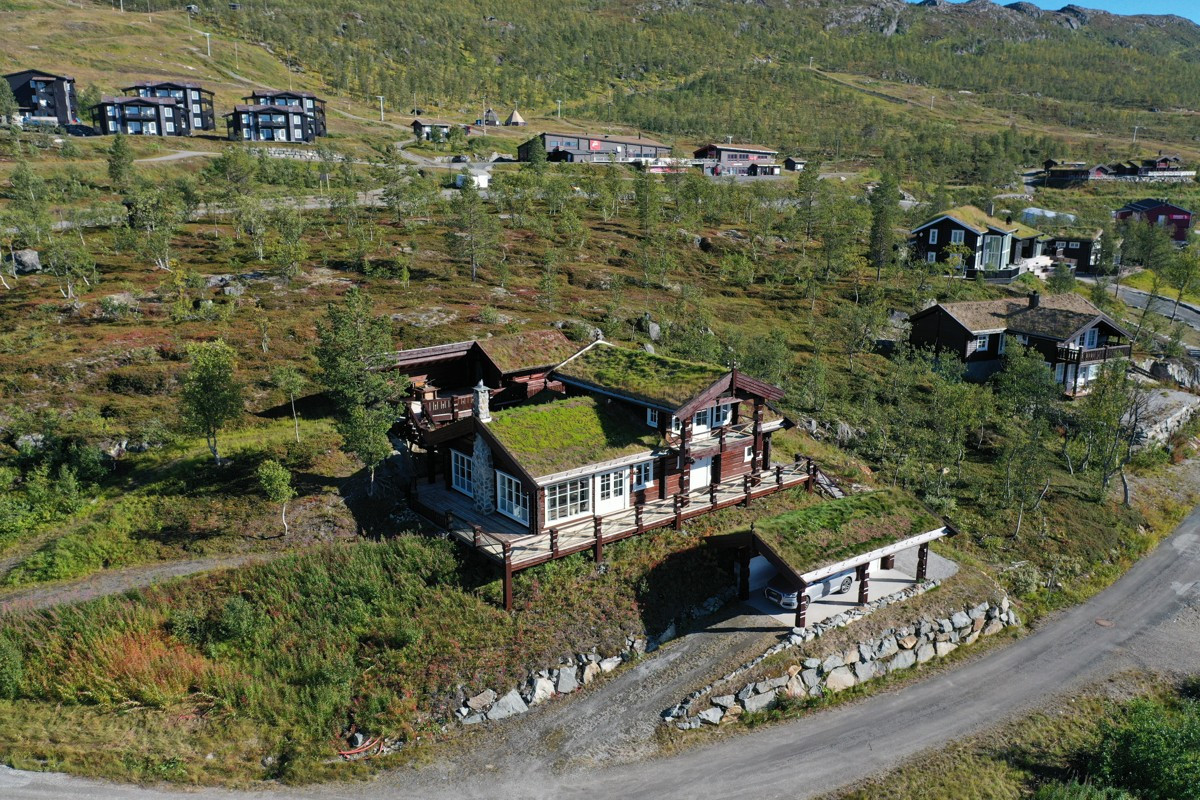 Hytten ligger flott plasser i terrenget