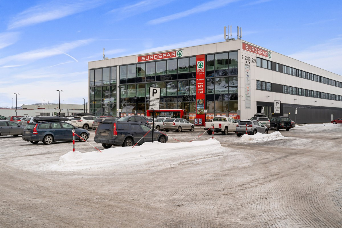 Det er gåavstand til dagligvarebutikk og andre servicetilbud