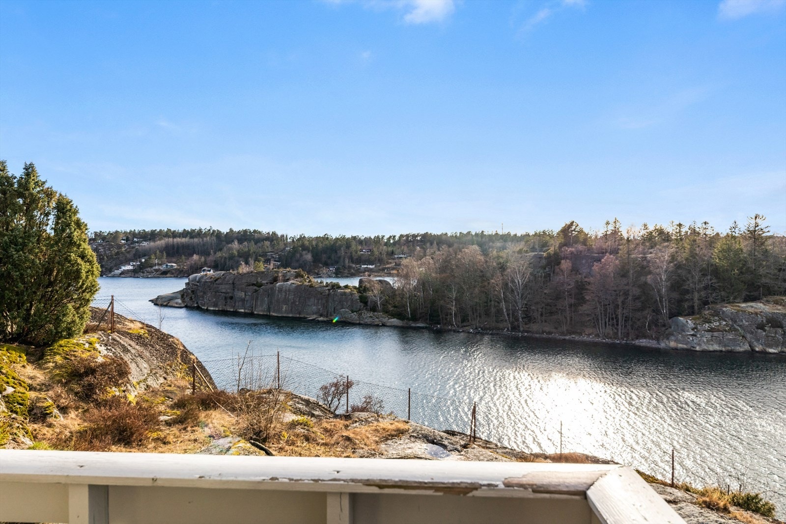 På verandaen kan man nyte den vide utsikten over nærområdet. Galleribilde