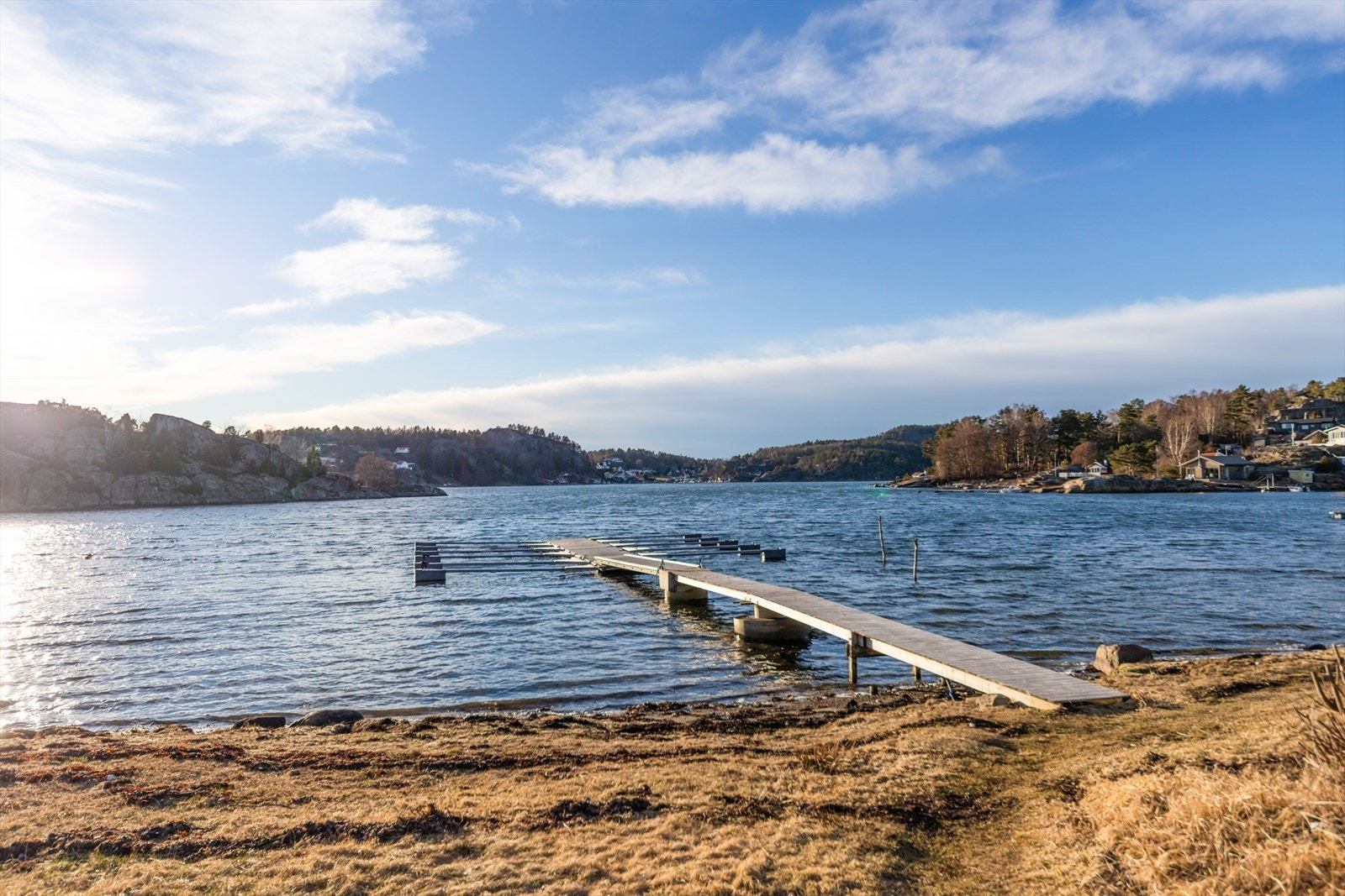 Her ligger alt til rette for herlig ferieidyll med bading og båtliv. Galleribilde