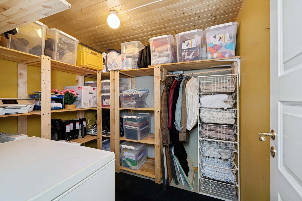 For lagring finnes det også to boder i underetasjen. Galleribilde