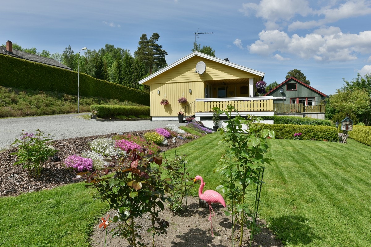 Tomten er opparbeidet med platåer. Galleribilde