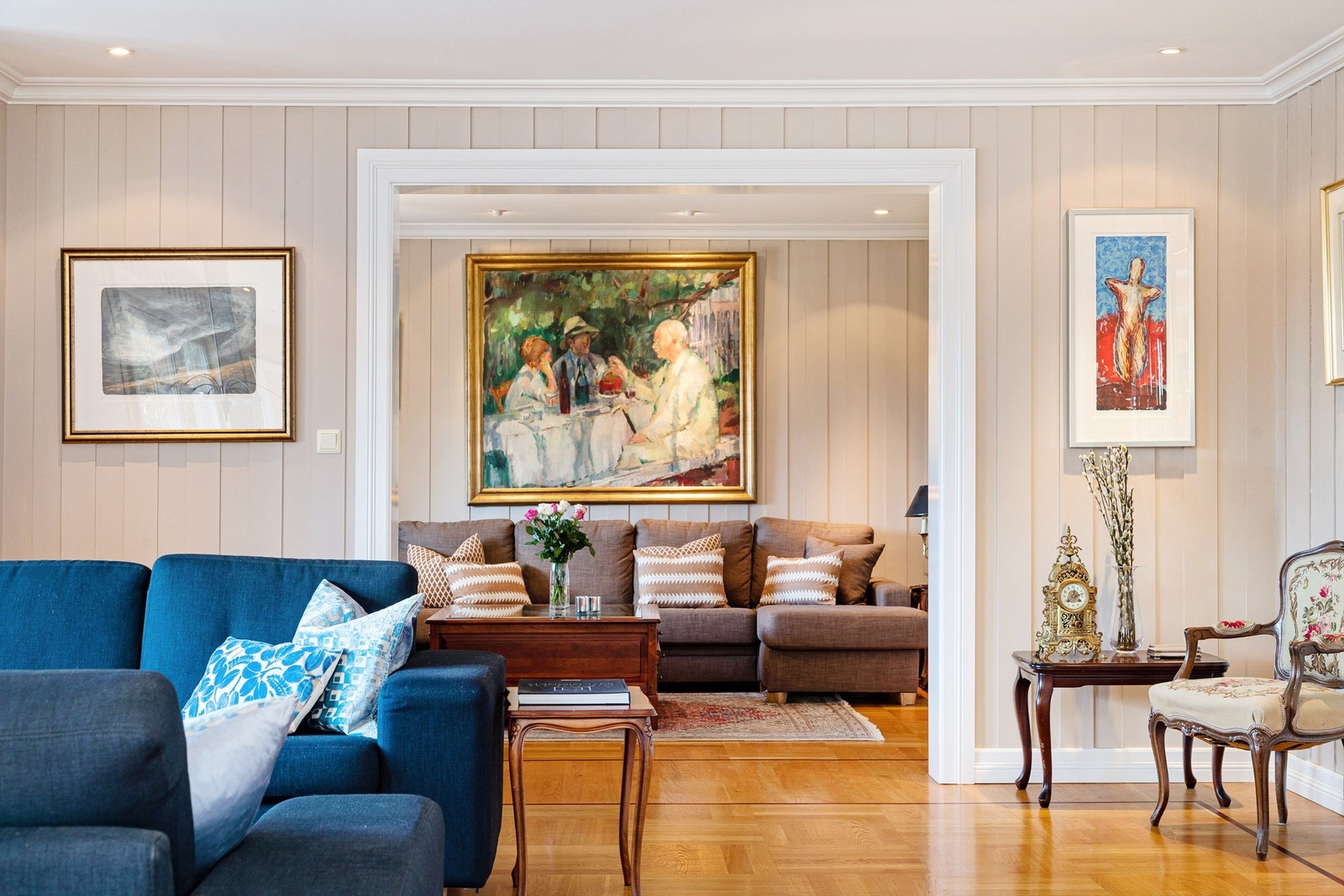 Innenfor stuen er det egen loungeavdeling/tv-stue. Her er det mulig å f.eks etablere en tofløyet dørløsning om du ønsker det Galleribilde