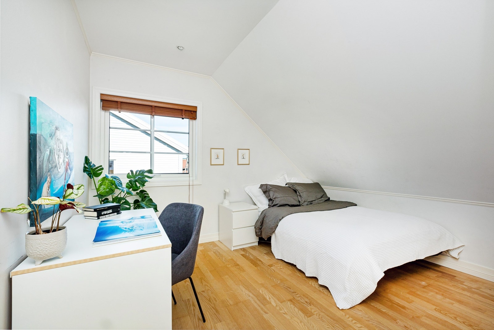 Etasjen har 4 gode soverom Galleribilde