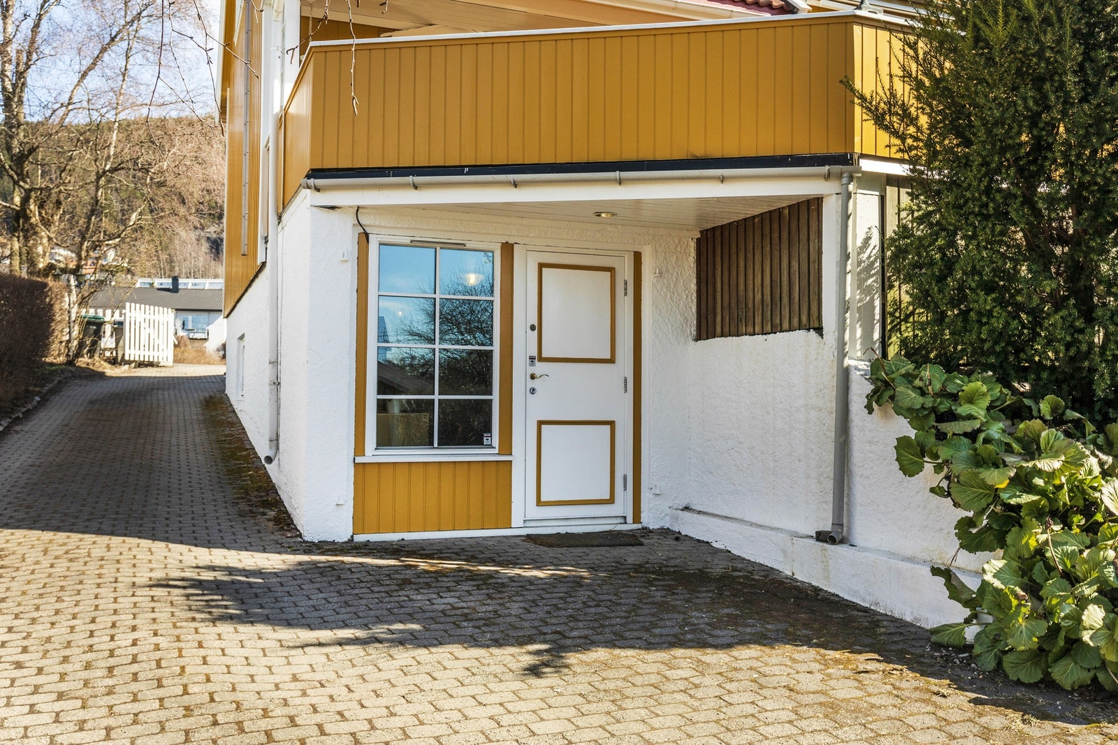 Inngang kjelleretasjen Galleribilde