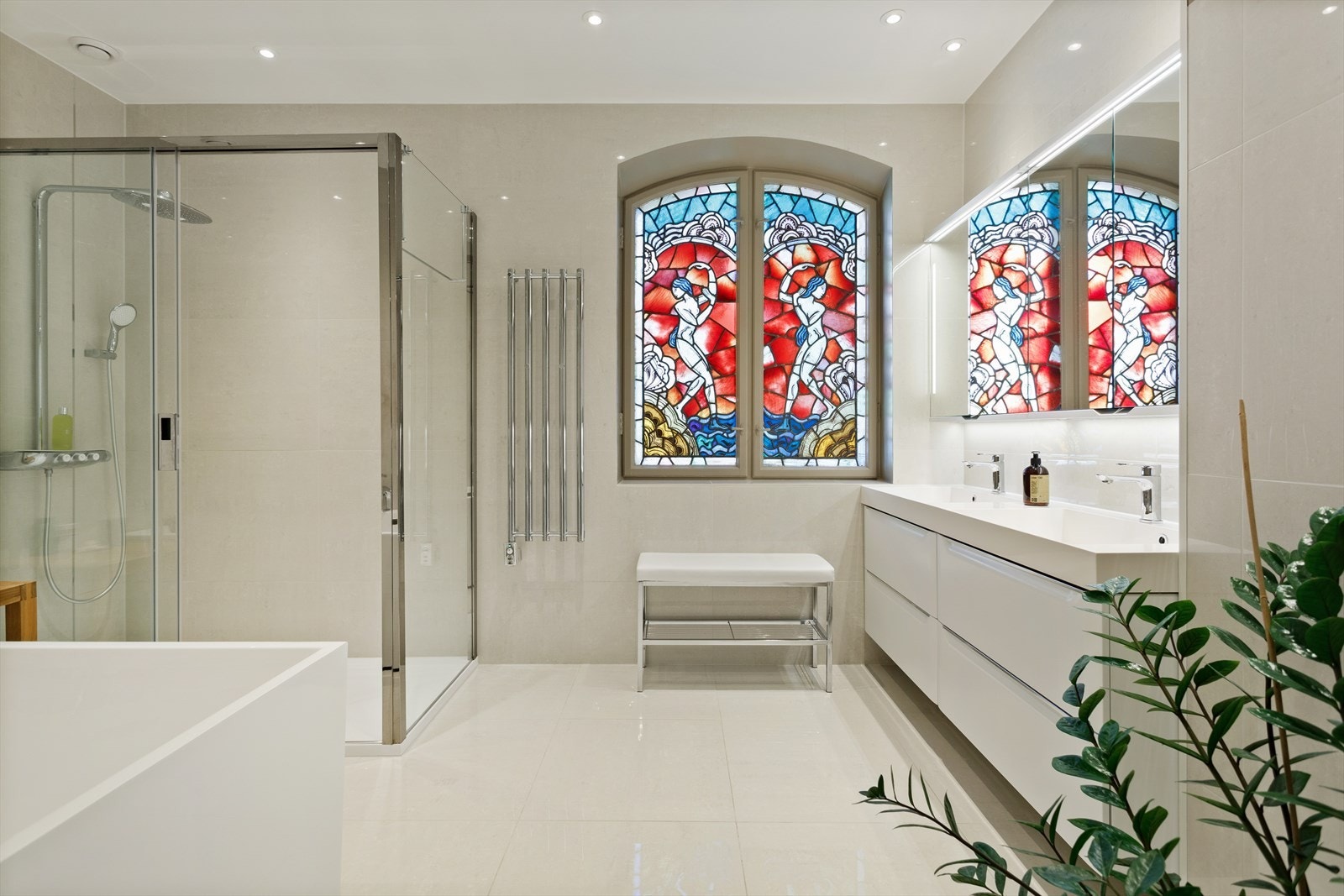 Svært delikat baderom fra 2019 Galleribilde