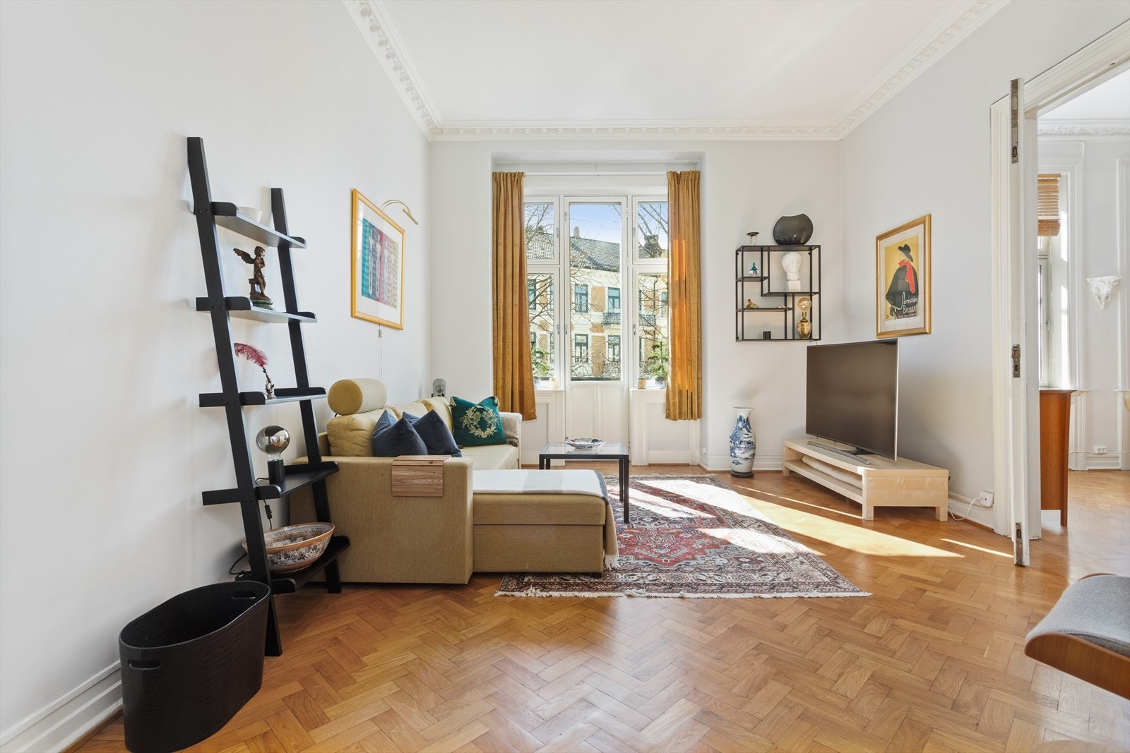 Stue/soverom med utgang til balkong Galleribilde