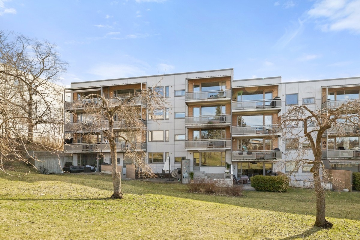 Leiligheten ligger i byggets 1. etasje. Galleribilde