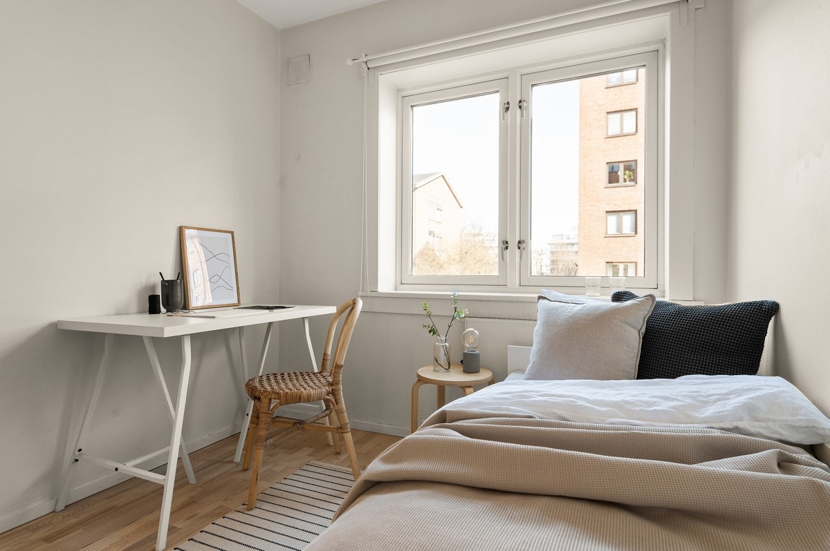 Soverom 2 vender også mot hyggelige bilfrie fellesarealer. Galleribilde