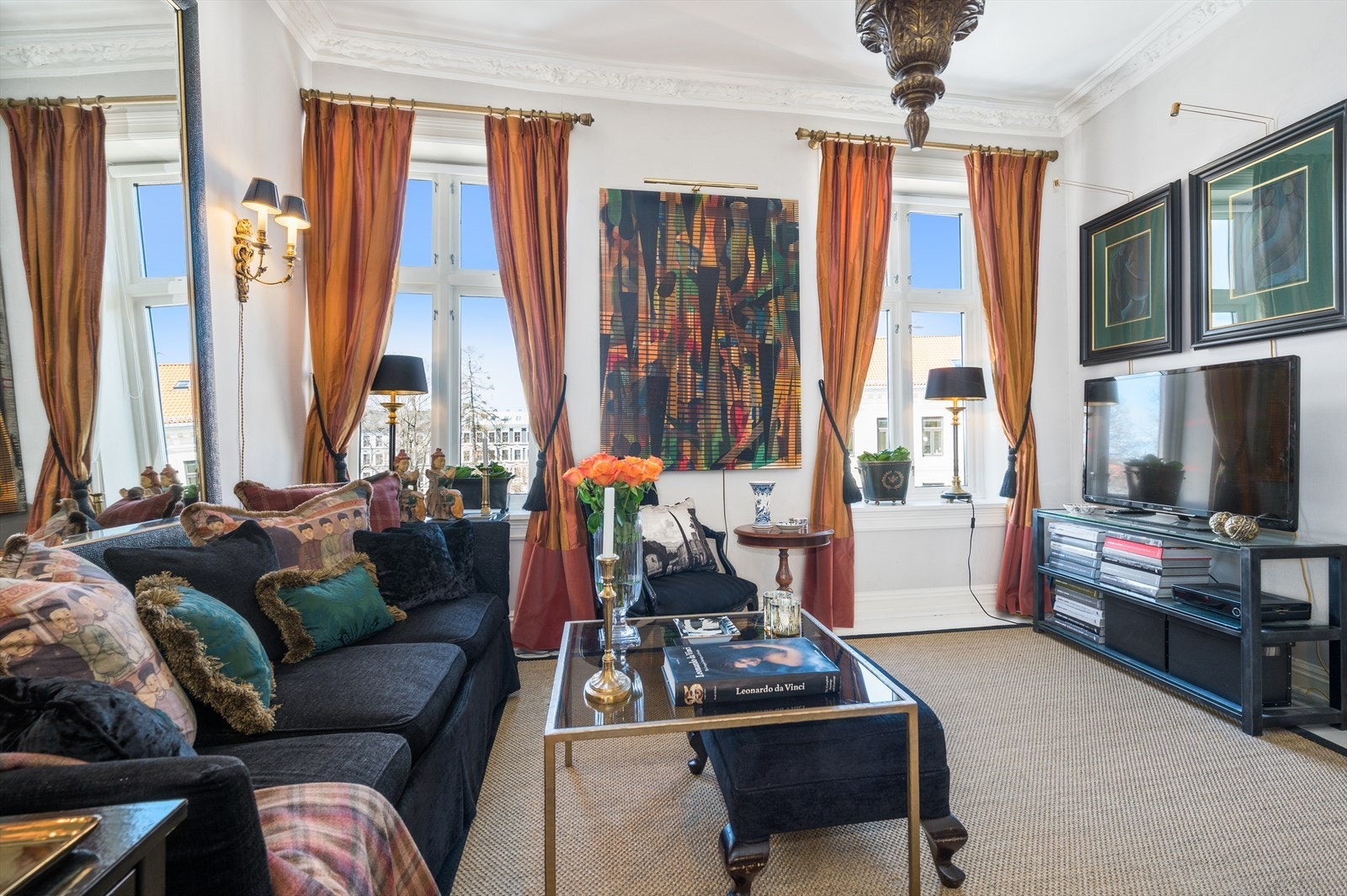 Boligen oppleves som lys og luftig med lite innsyn. Galleribilde