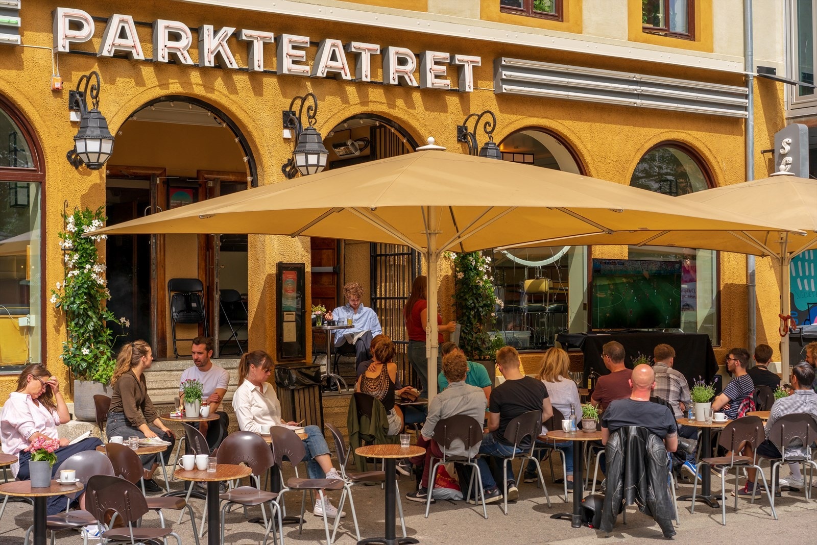 Et fantastisk nabolag med et mangfold av restauranter, kafeer og barer samt flotte parker. Galleribilde