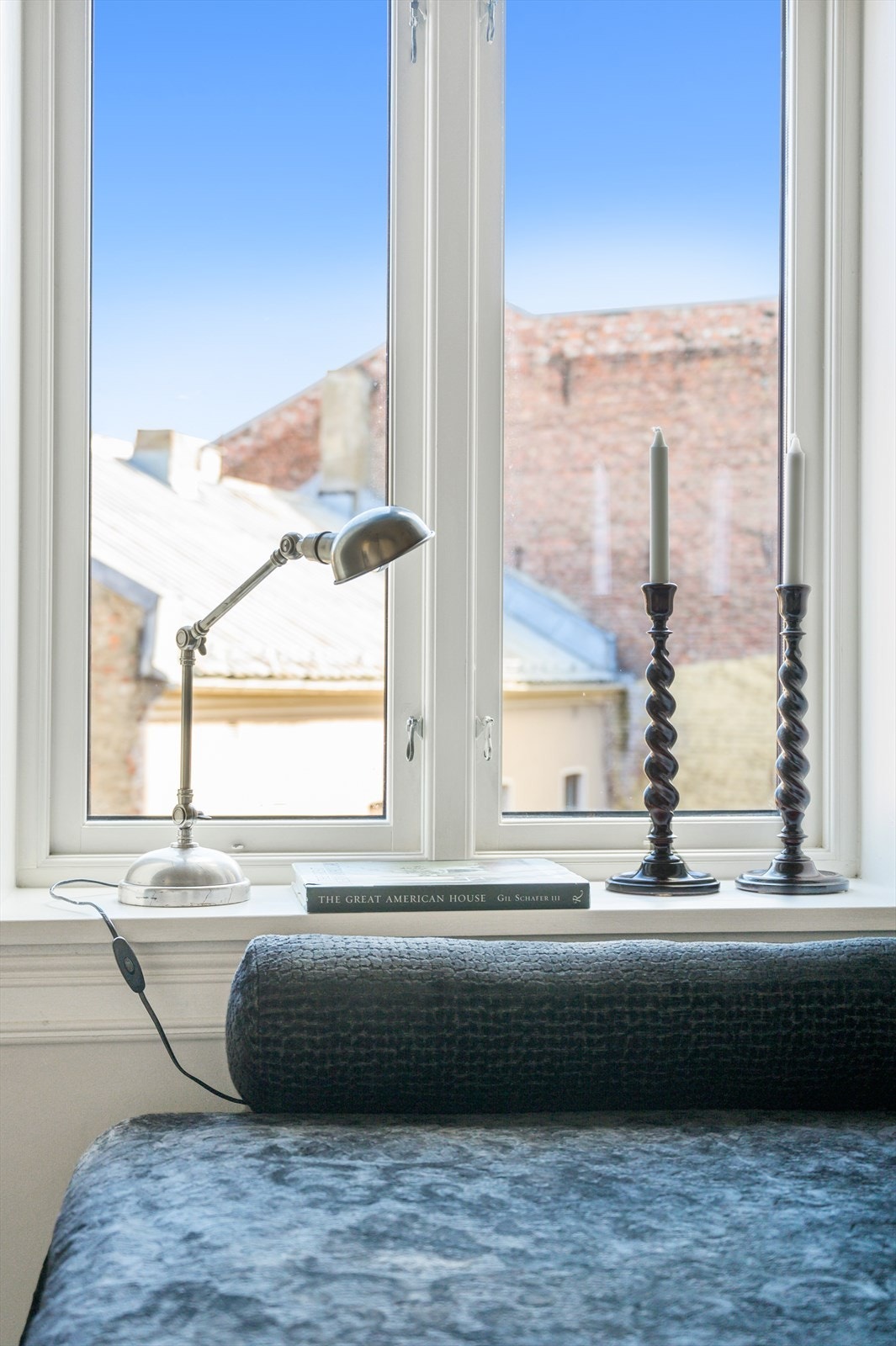 Soverommet vender inn mot en rolig bakgård. Galleribilde