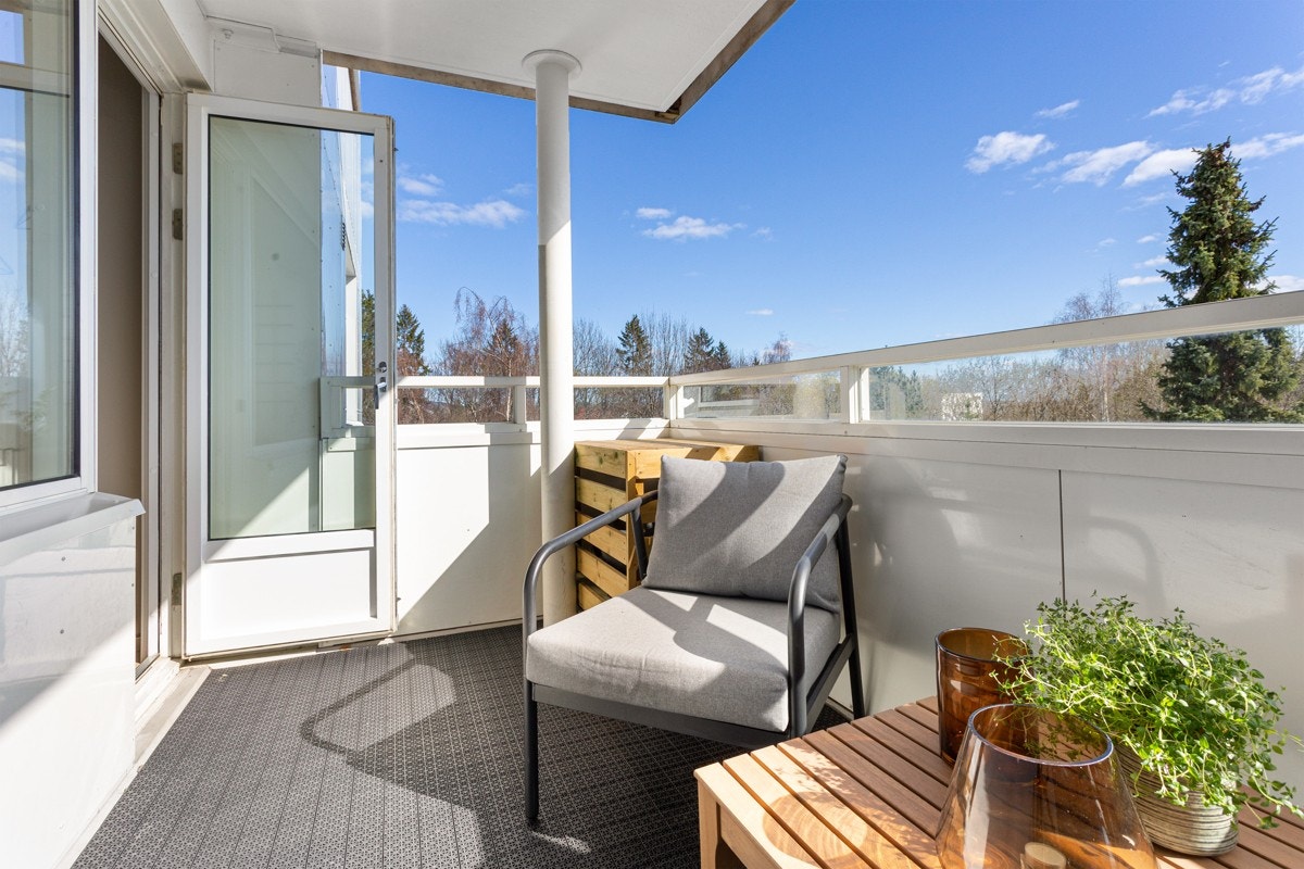 Rikelig med plass til utemøblement og grill. Galleribilde