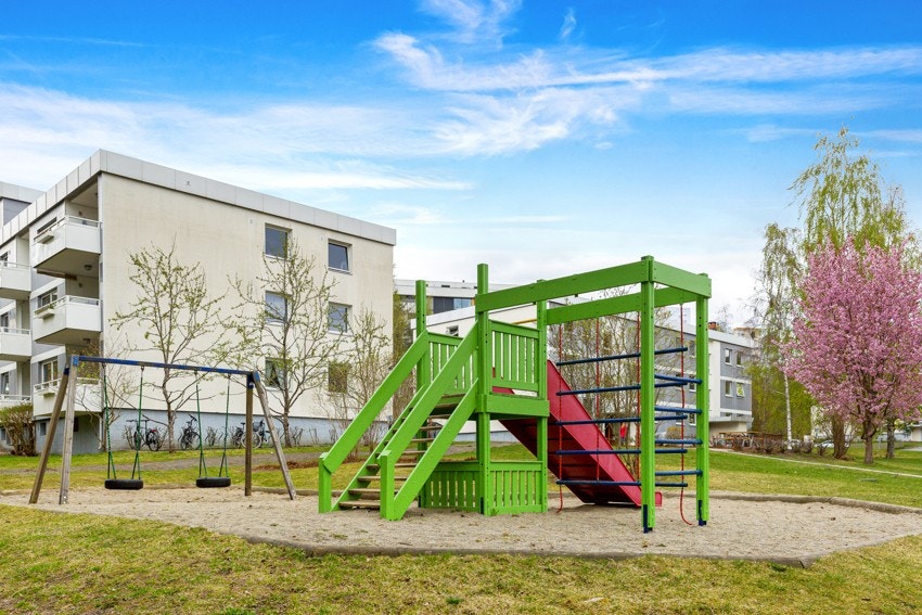 Meget hyggelig og rolig med flotte parkmessige fellesarealer, barnevennlig med lekeplass og trygge omgivelser. Galleribilde
