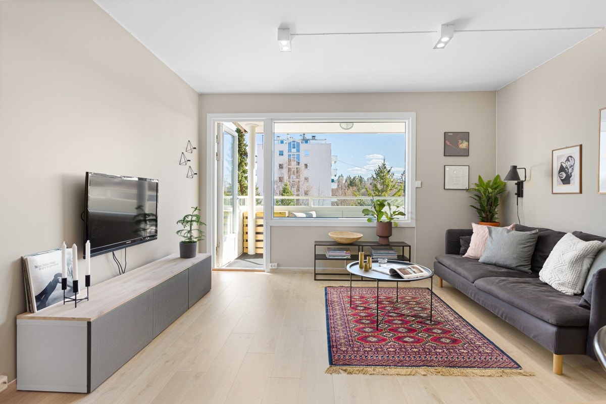 Boligen fremstår svært moderne hvor det har blitt gjort en rekke oppgraderinger og fine fargevalg. Her kan du flytte rett inn! Galleribilde