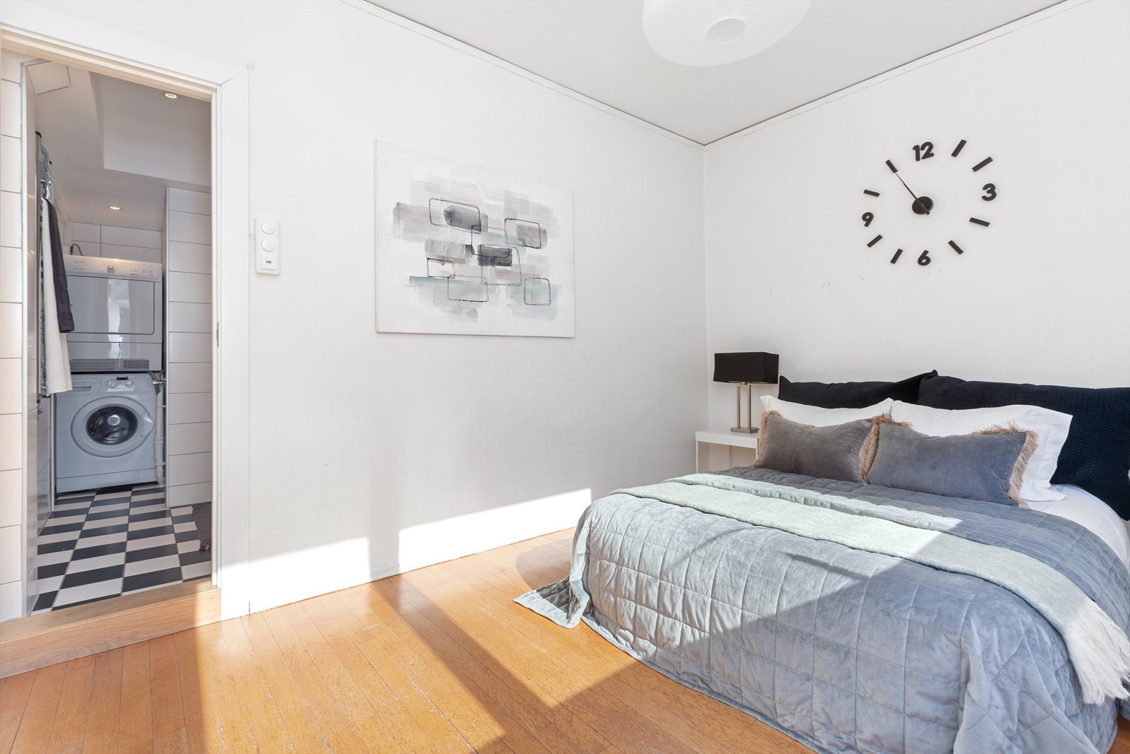 Inngang til badet fra soverommet. Galleribilde