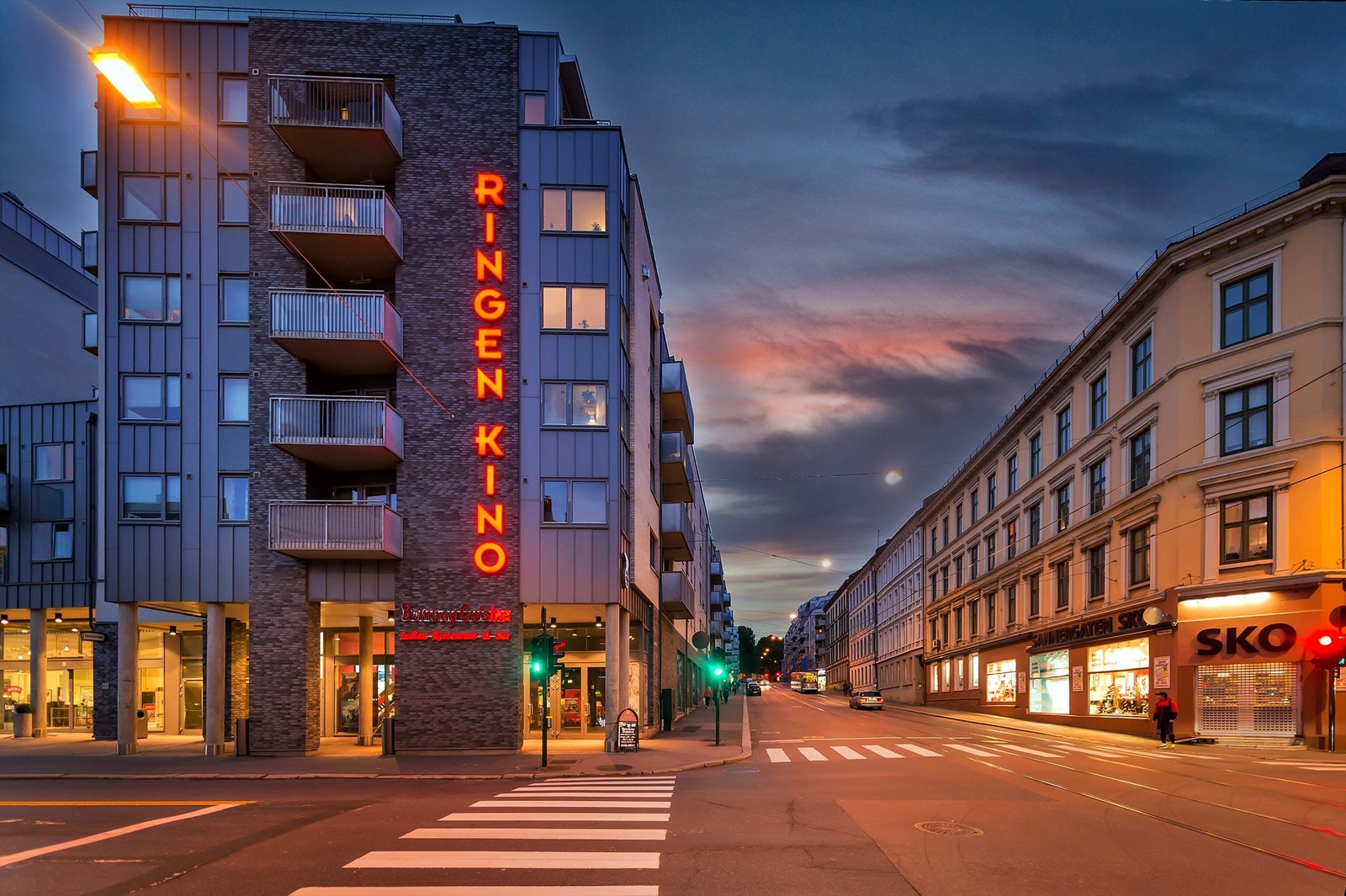 Ringnes Park med bla. kino, stor matbutikk og treningssenter ligger 2 min. unna leilighet Galleribilde
