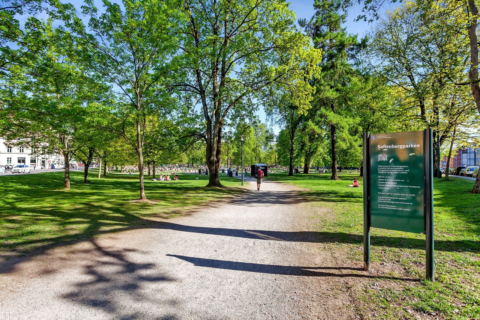 Flere grøntområder og parker i området - Akerselva renner like nedenfor leiligheten og gjennom bydelen og har flotte turstier ned til sentrum eller opp til marka Galleribilde
