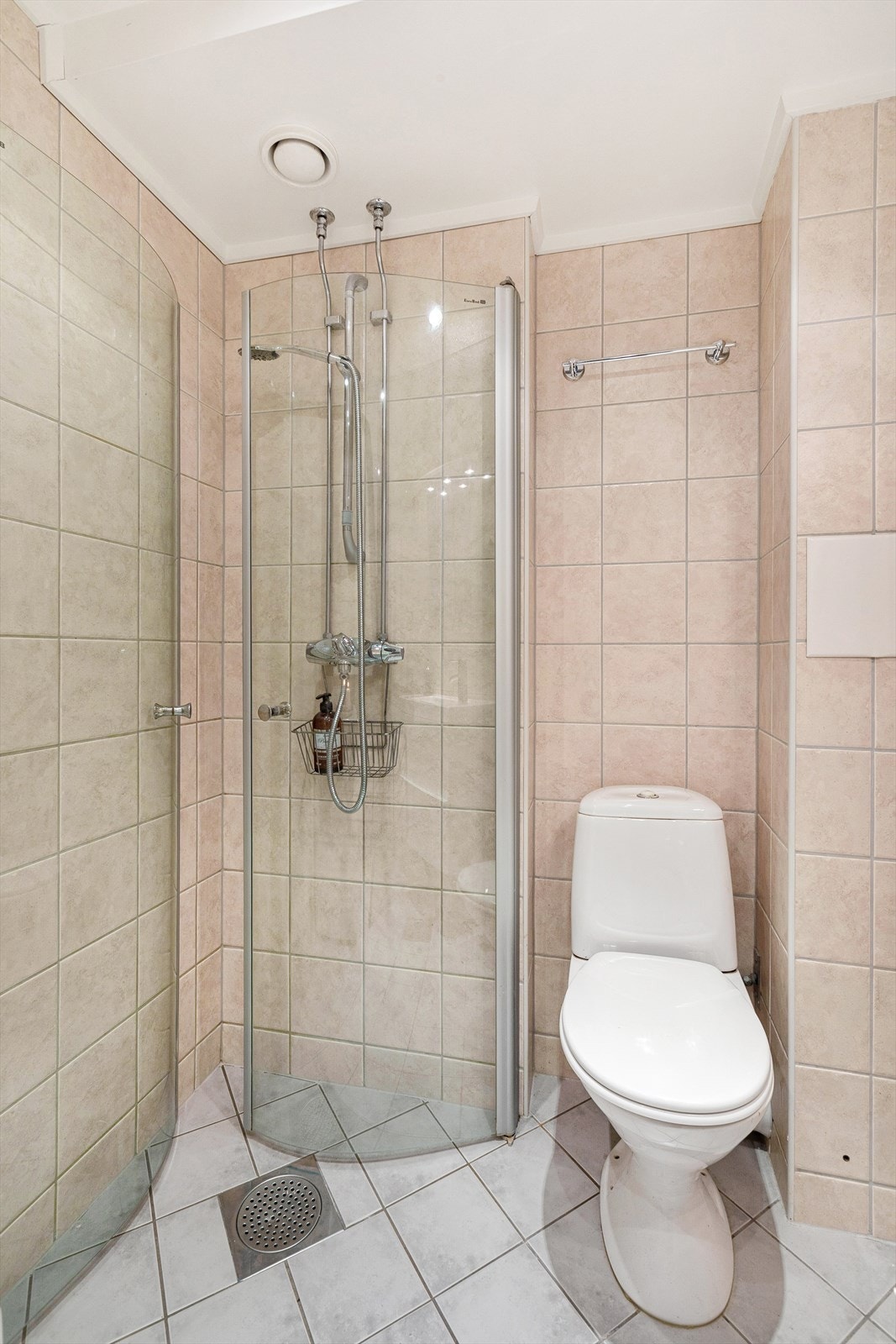 Dusjnisje med glassdører - Varmekabler i gulv Galleribilde