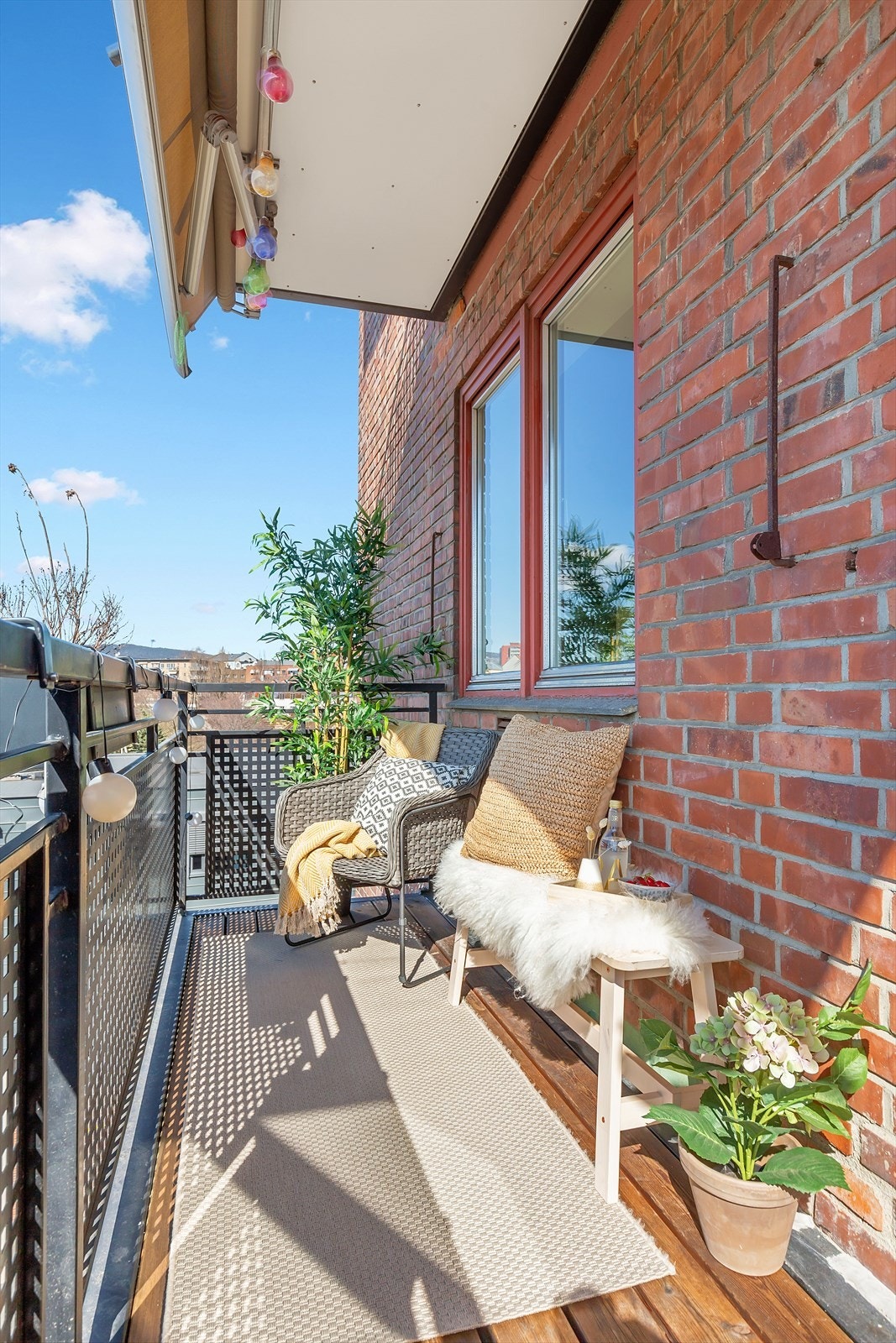 Solrik sydvestvendt balkong på 6 kvm. Galleribilde