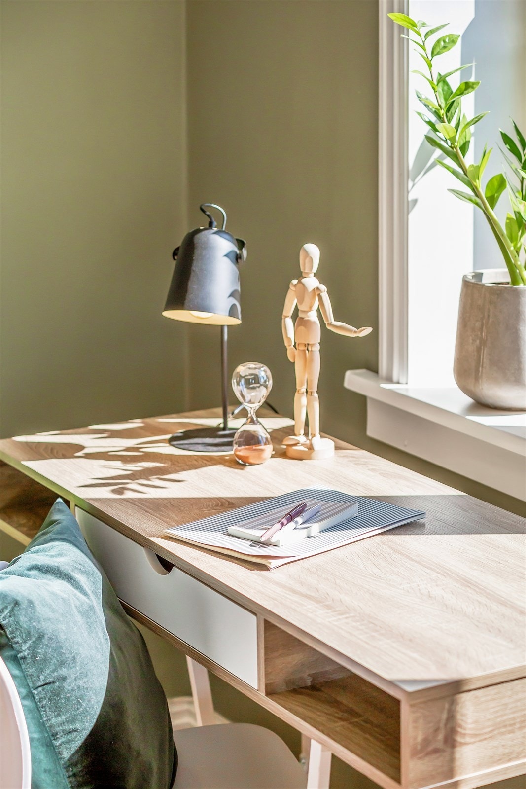 Begge soverom har plass til skrivebord om det skulle være behov for hjemmekontorløsning. Galleribilde