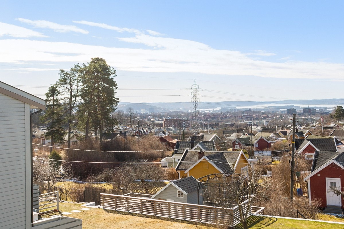Solrikt og grønt område ved Solvang Hagekolonier og marka. Galleribilde
