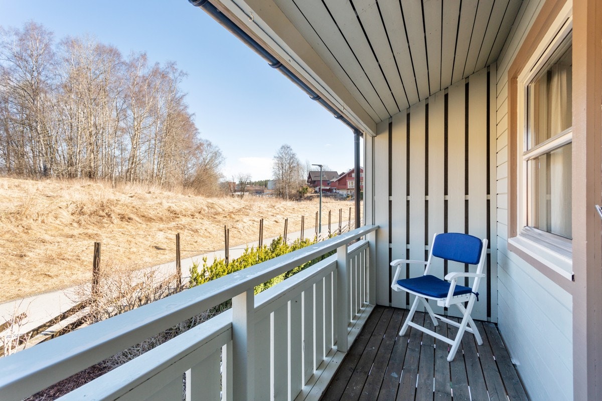 Balkong vendt mot marka. Galleribilde