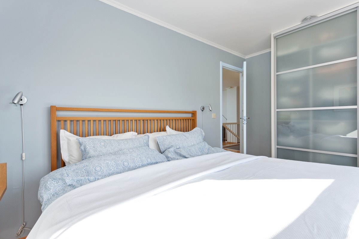 Soverom 1 har stor garderobe. Galleribilde