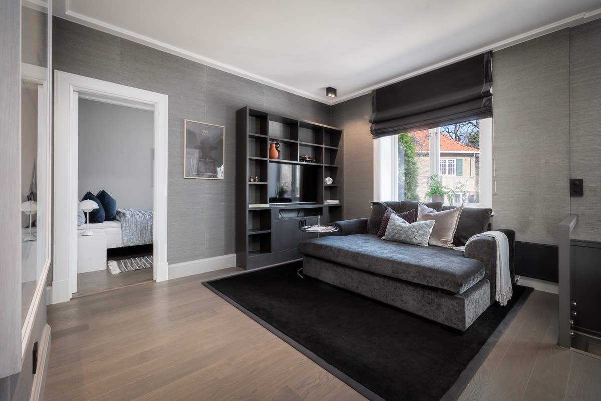 Hyggelig stue i 2. etasje. Tapeter levert av Phillip Jeffries Galleribilde