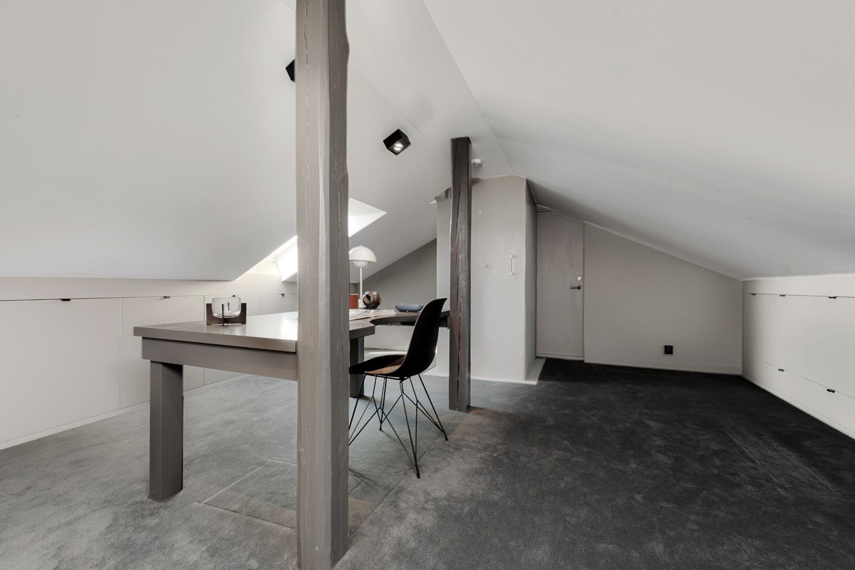 Loft med kontor og stor bod Galleribilde