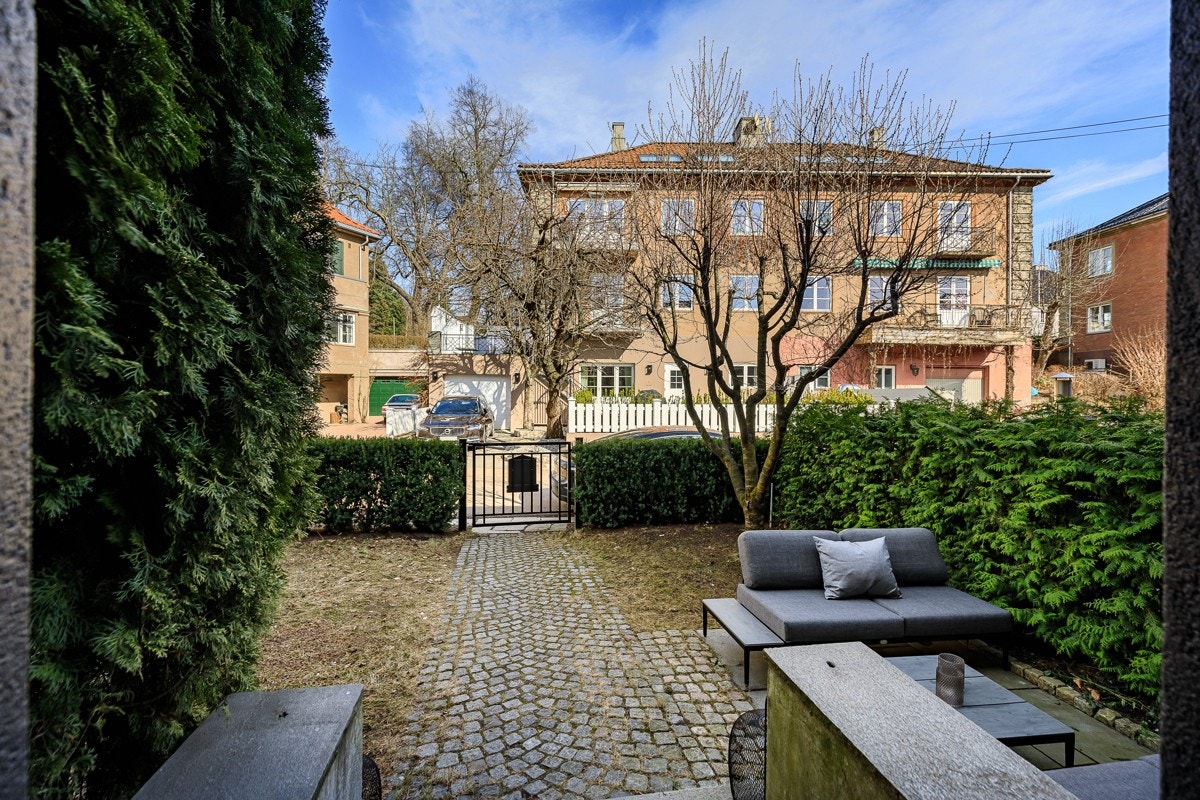 Pent opparbeidet uteormåde Galleribilde