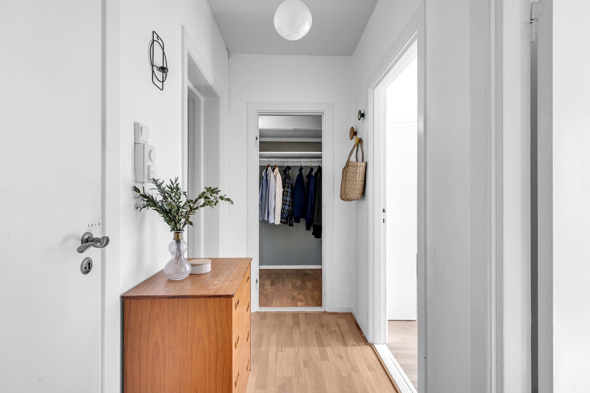 En praktisk bod ligger med direkte tilknytning til entreen. Galleribilde