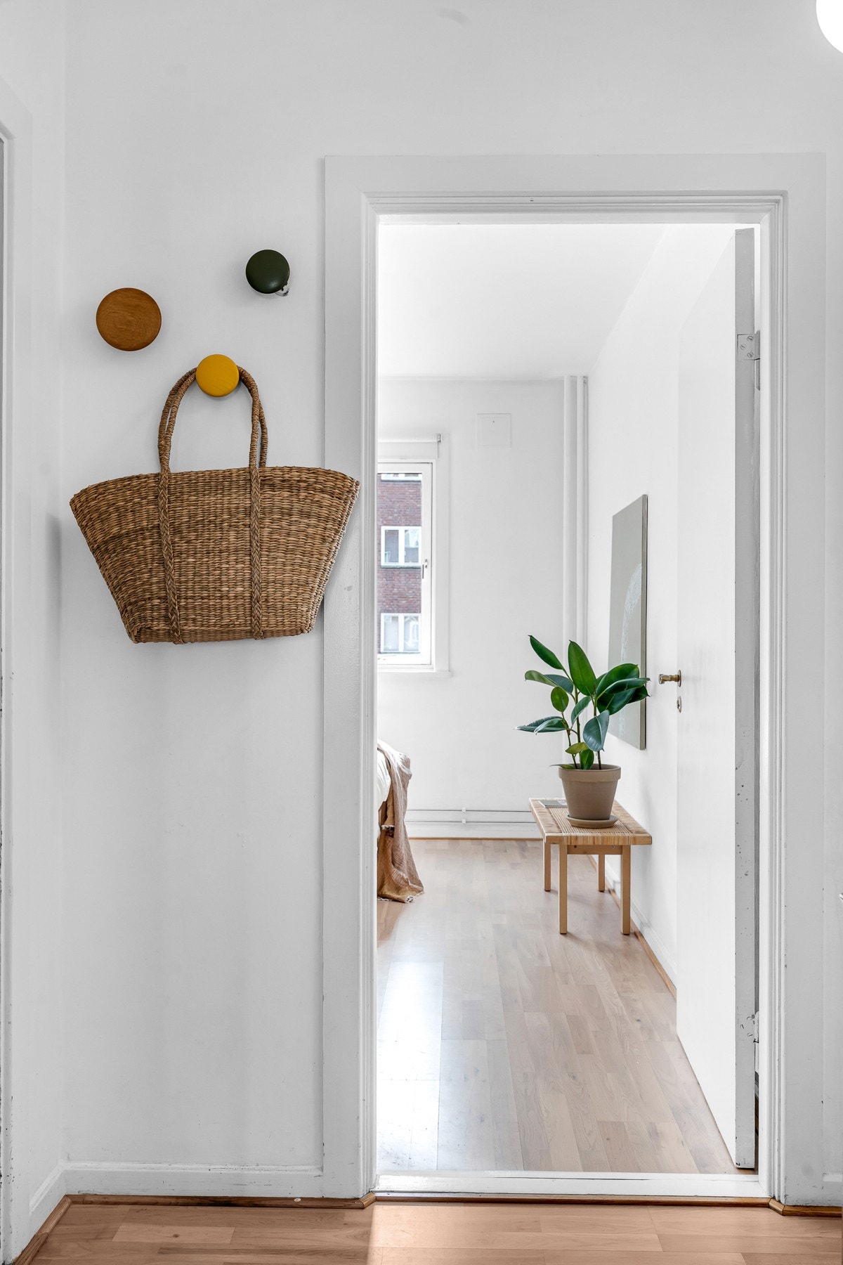 Fra den innbydende gangen kommer du inn til soverommet. Galleribilde