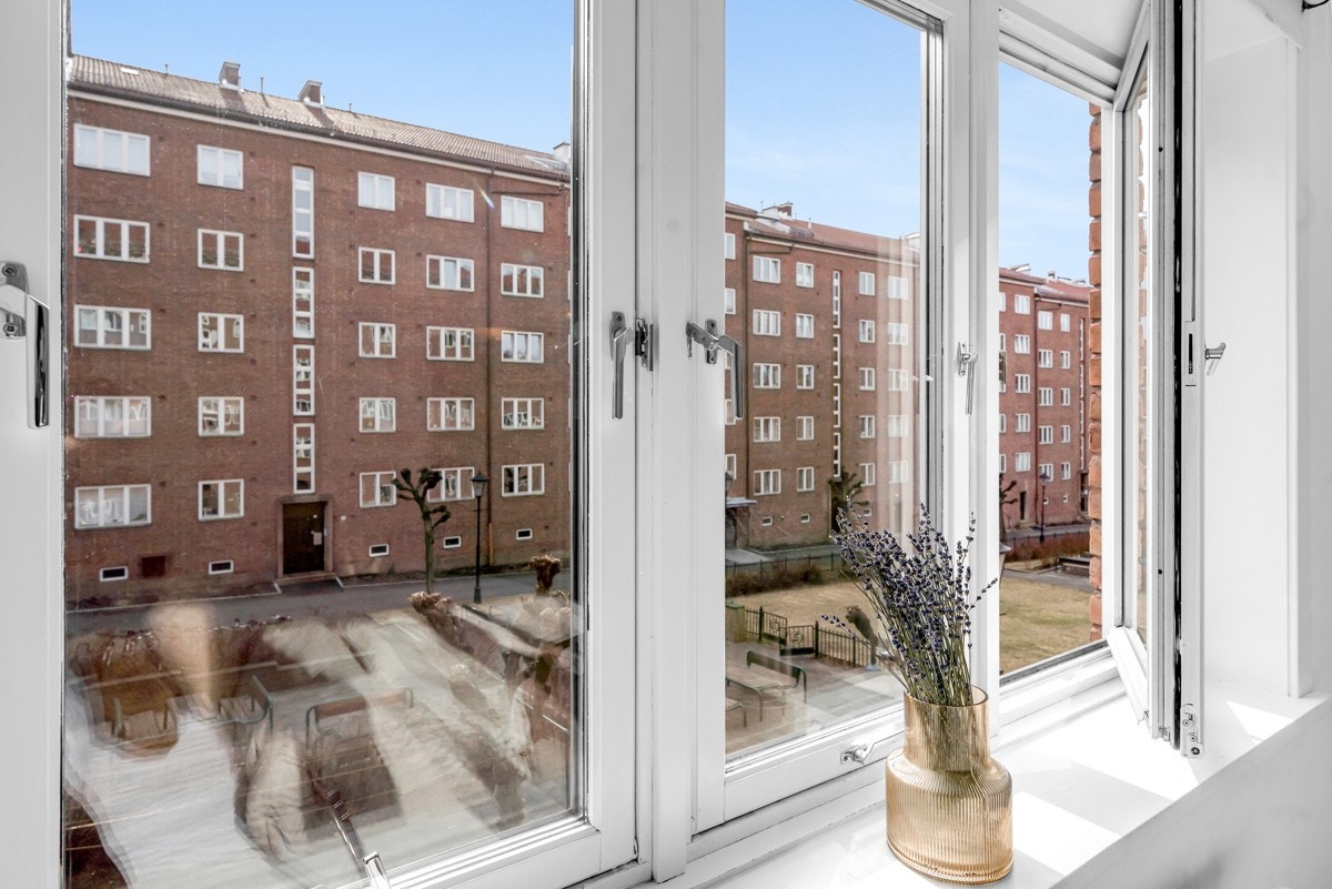 Gode vindusflater gir rommet en god lyskvalitet. Galleribilde