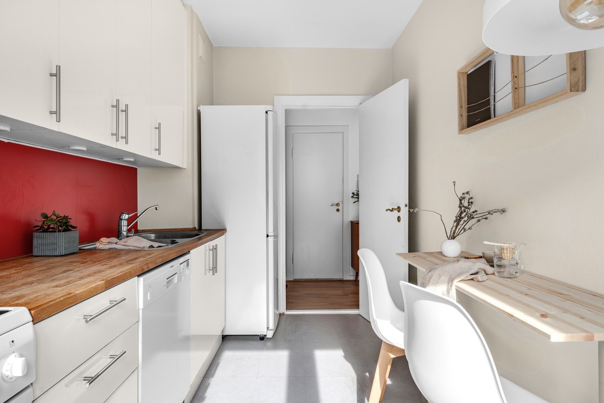 Over benkeplaten er det belysning, og skrogene er delvis nyere og eldre. Galleribilde