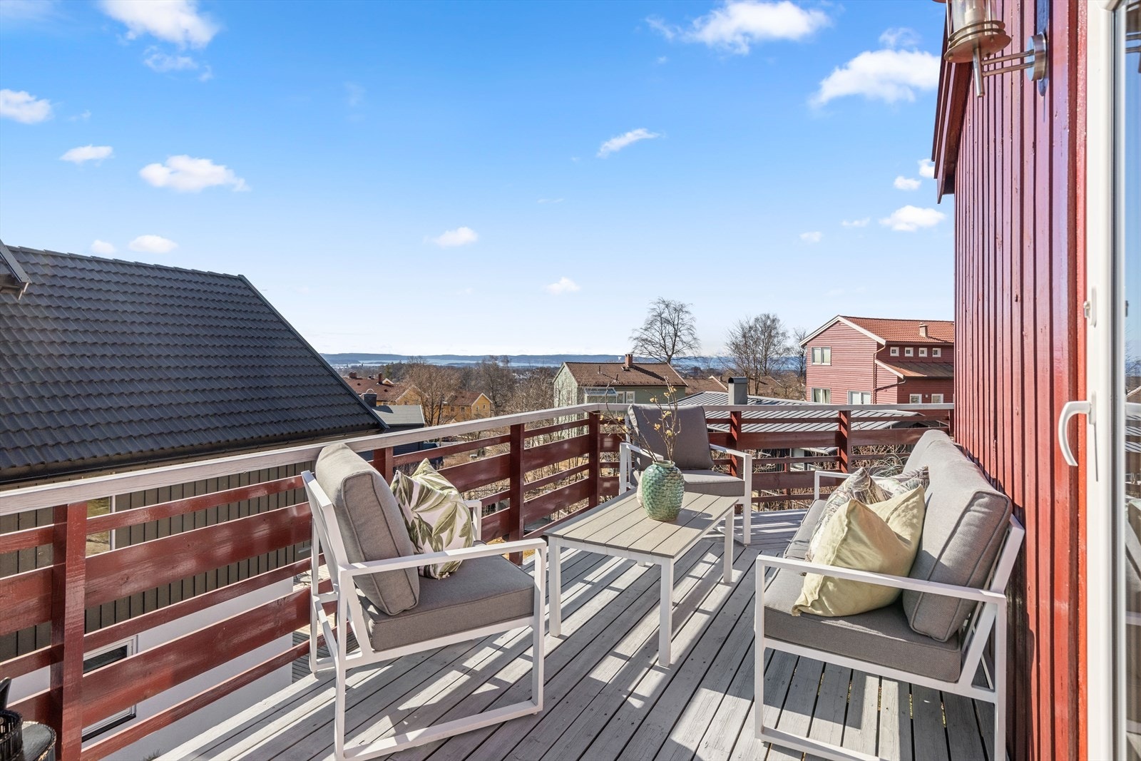 Det er meget gode solforhold på verandaen Galleribilde