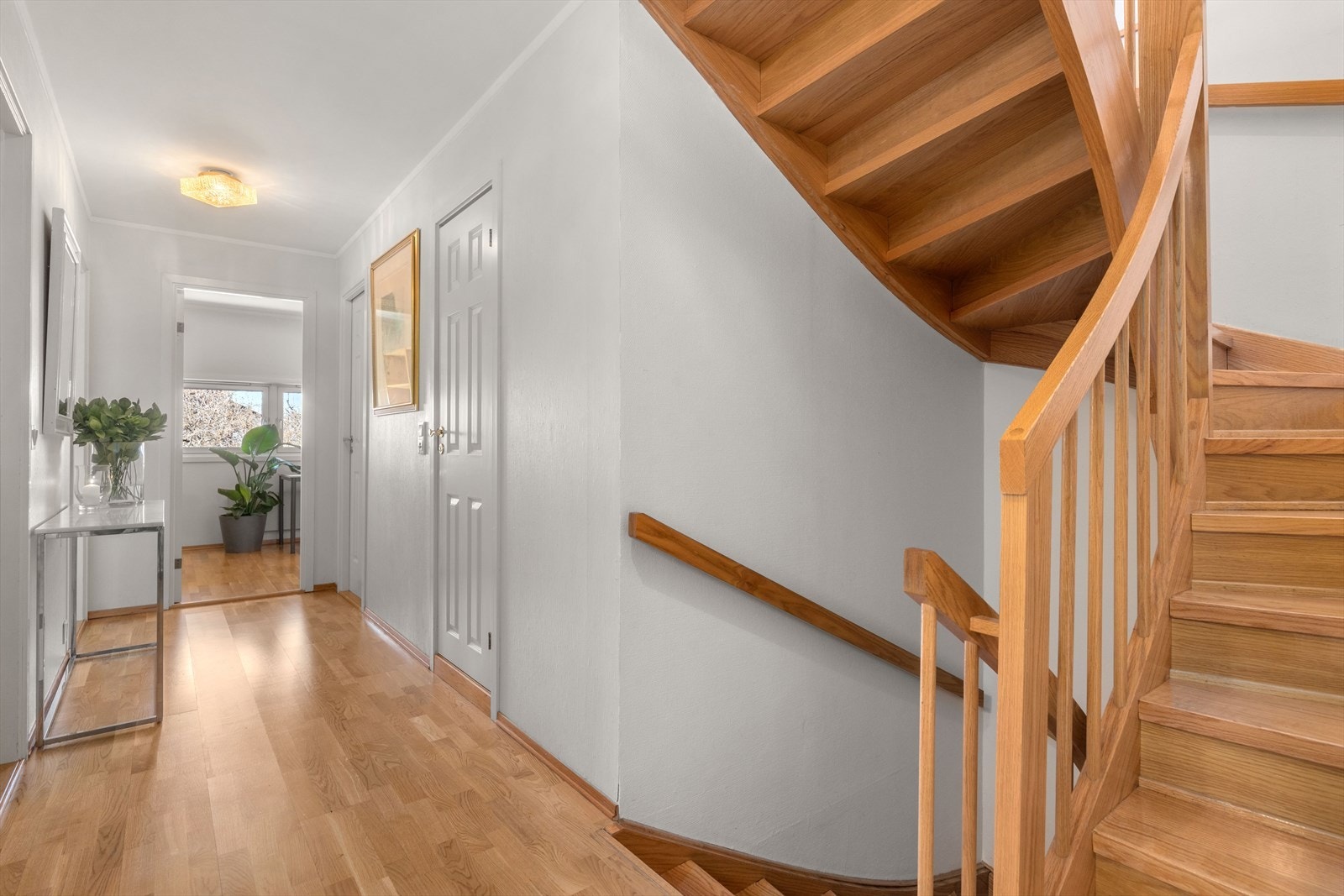 Gang i 1. underetasje Galleribilde