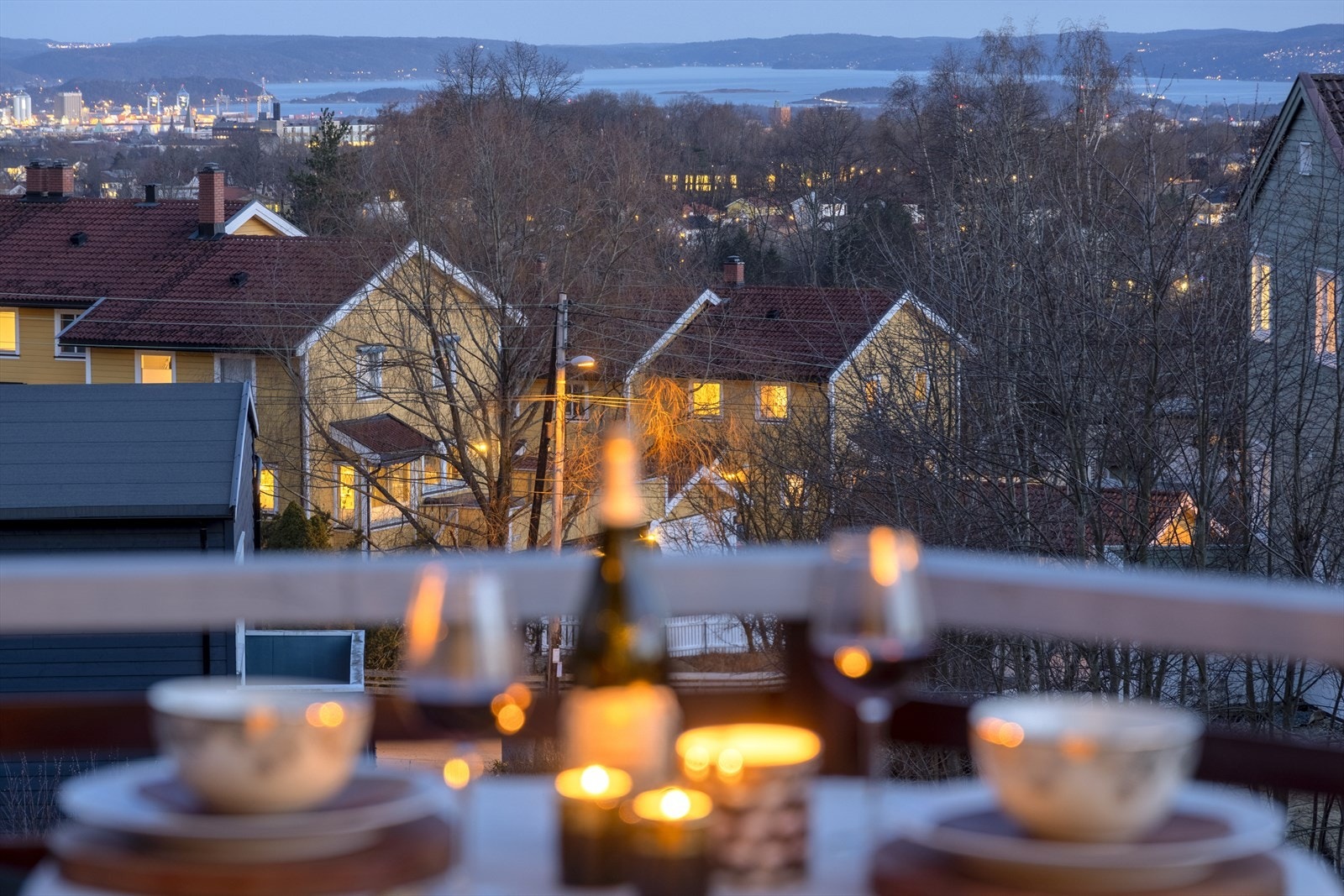 Utsikt mot byen og Bunnefjorden Galleribilde