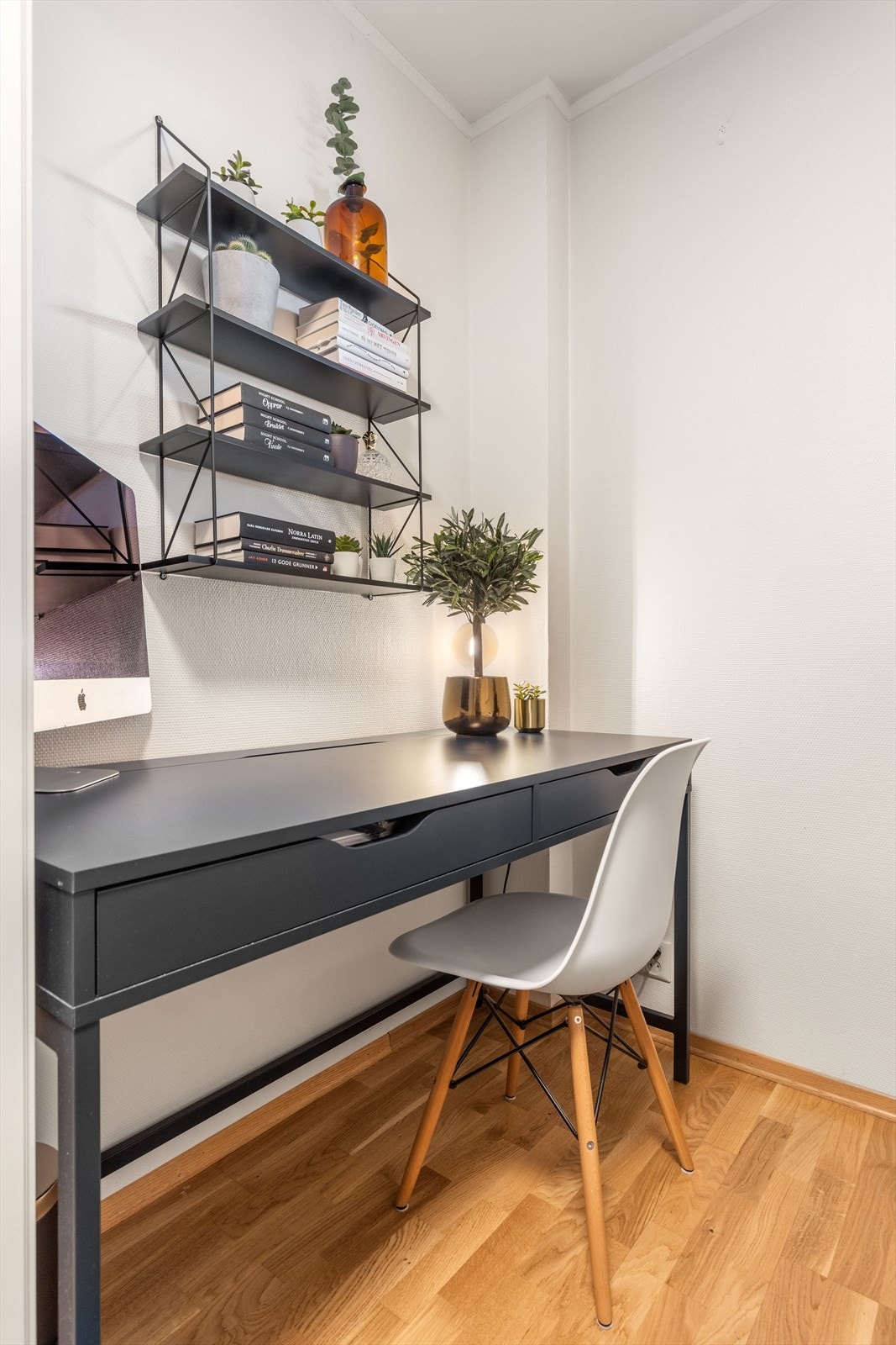 Plass til arbeidspult i soverom 2 Galleribilde