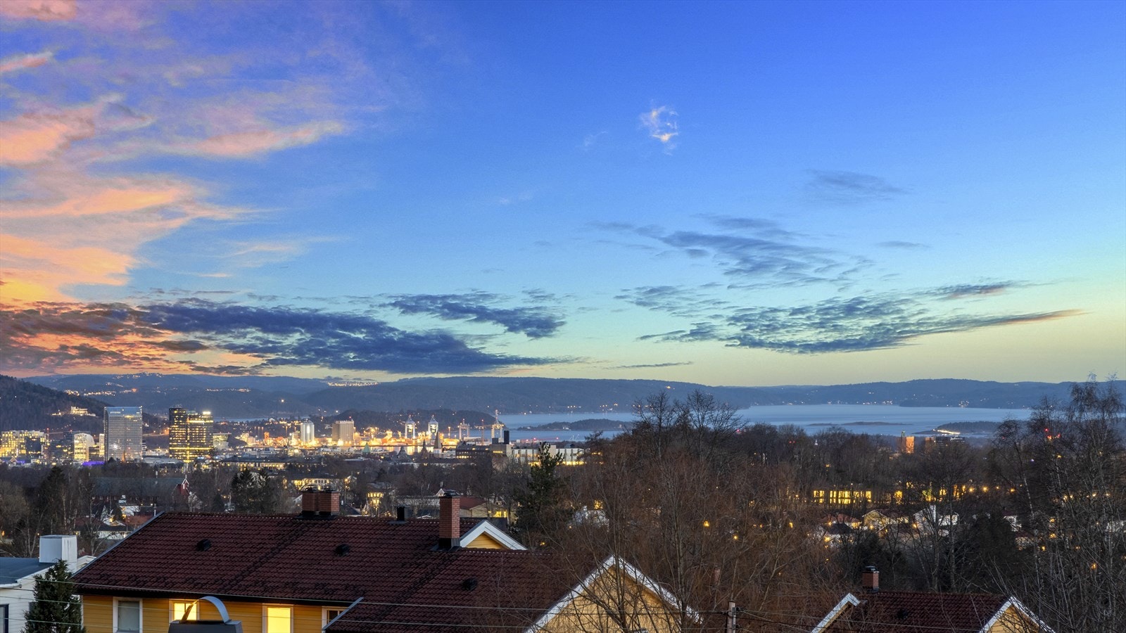 Velkommen til Kongleveien 26a, en romslig familiebolig over tre plan Galleribilde