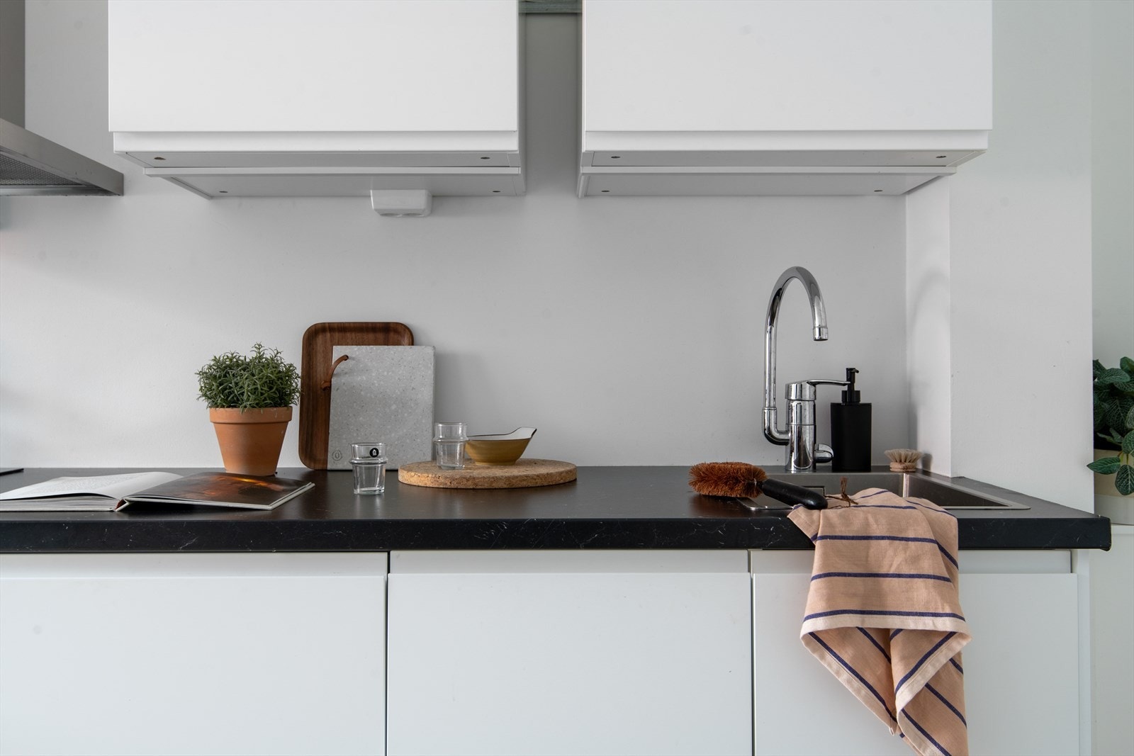 PS. Både fyring og varmtvann er inkludert i felleskostnadene. Galleribilde